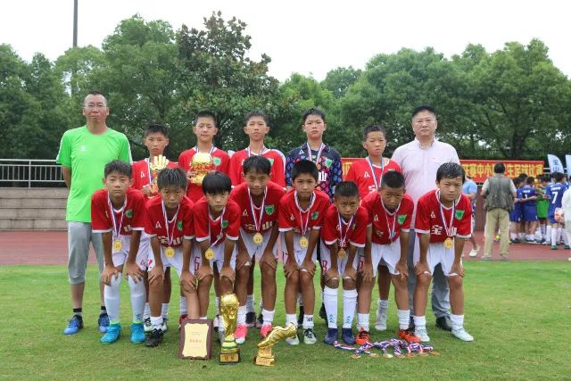 徐杰32+11广东力克北控 王哲林17分上海胜四川