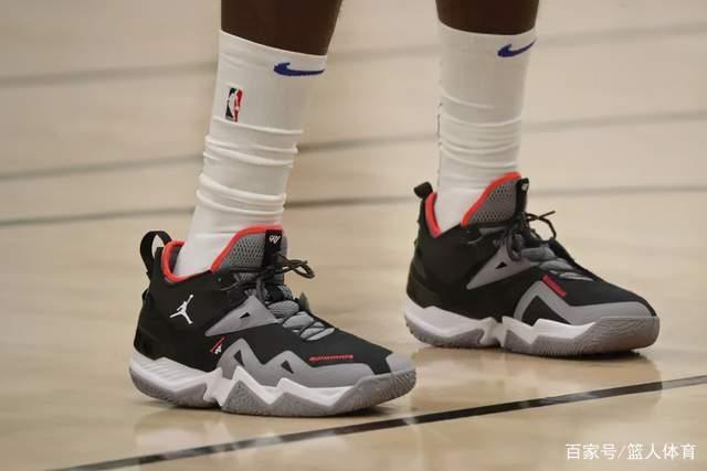 火箭与AJ-格里芬达成买断 后者将暂时告别篮球